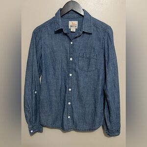 Field and Stream Long Sleeve Button Down Lightweight Chambray Shirt Size Med